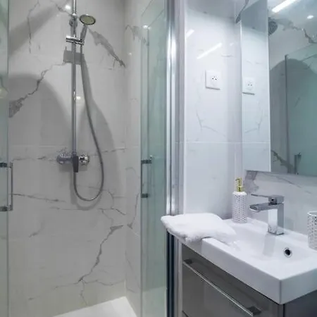 1 Bedroom#haussmann#amazing View#effeiltower#ac 巴黎