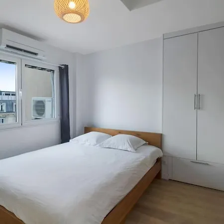 1 Bedroom#haussmann#amazing View#effeiltower#ac 아파트 파리