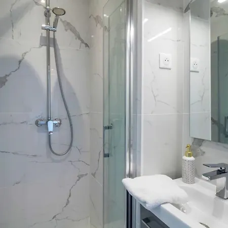아파트 1 Bedroom#haussmann#amazing View#effeiltower#ac 파리